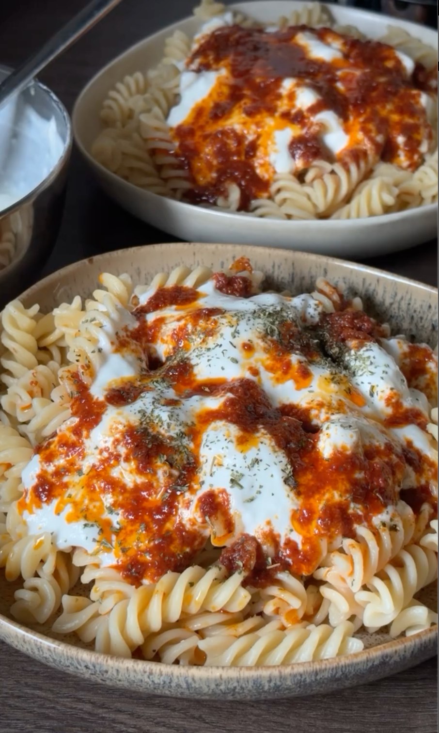 Türkische Joghurtpasta mit Tomaten-Paprika-Butter - Einfache Rezepte