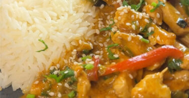 🥘🍚 Cremige Hähnchenpfanne mit Reis – Schnell, einfach und unwiderstehlich lecker!